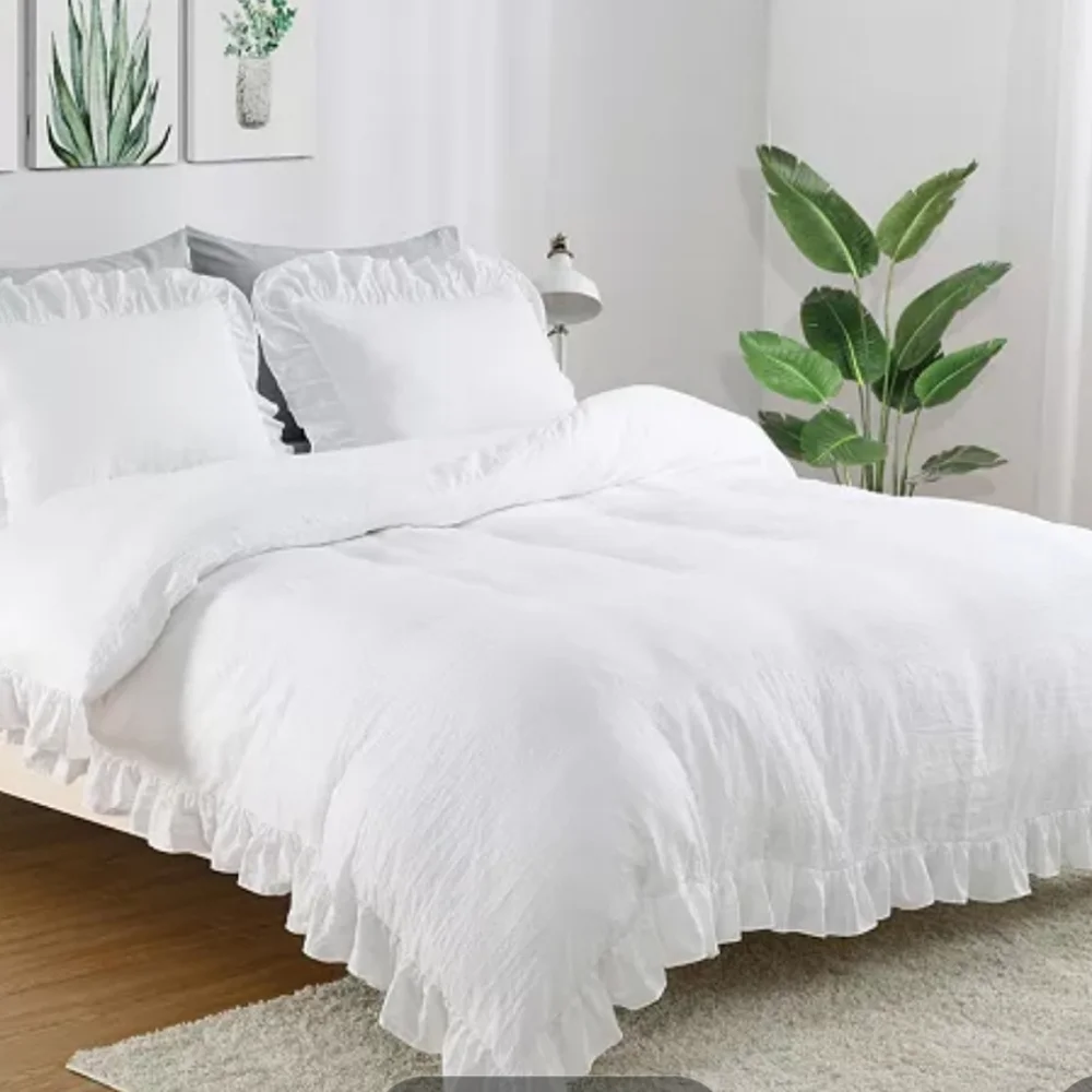 New in bag! King size White Ruffled Duvet Cover and pillow shams